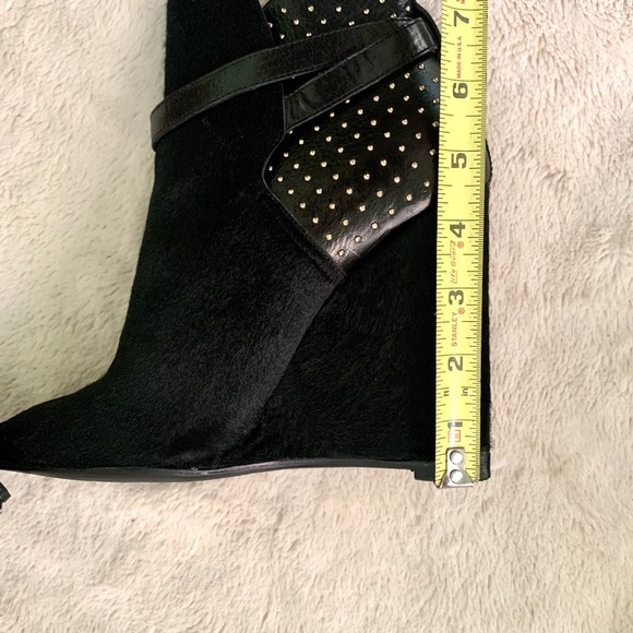 👑✅PRICE FIRM✅NO OFFERS SUPER SALE!! 👑AUTHENTIC Burberry Wedge Fur Ankle Boots. - Picture 10 of 17